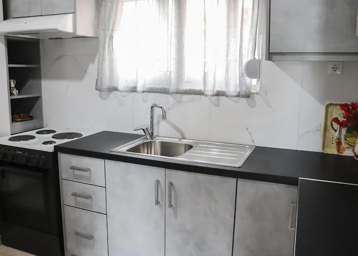 Παραθαλάσσιο Διαμέρισμα Πάνω στον Πεζόδρομο *