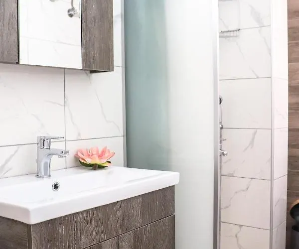 Διαμέρισμα Παραθαλάσσιο Διαμέρισμα Πάνω στον Πεζόδρομο Παραλία Ακράτας