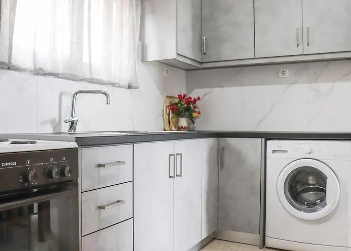 Παραθαλάσσιο Διαμέρισμα Πάνω στον Πεζόδρομο Διαμέρισμα Παραλία Ακράτας